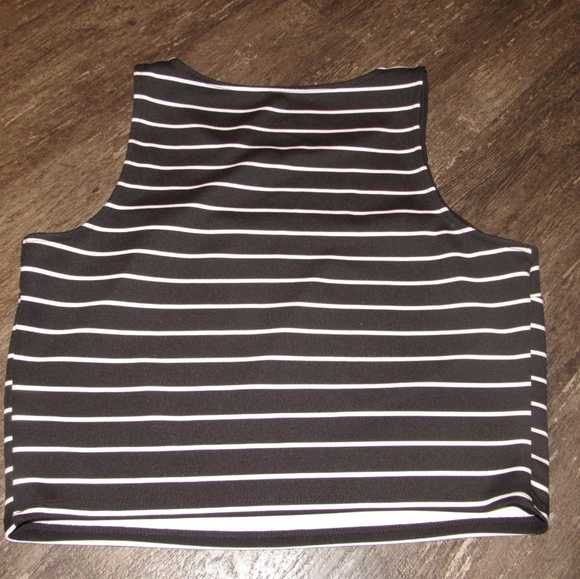 Decree womens sleeveless striped crop top with slit opening at chest size XL - Picture 4 of 5